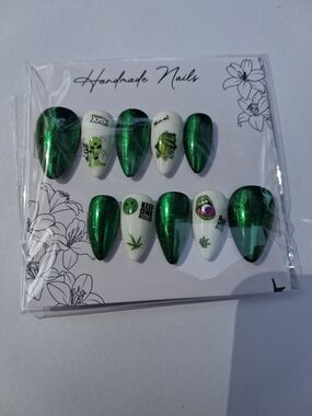Green Marble & White Graphic Press-On Nails
